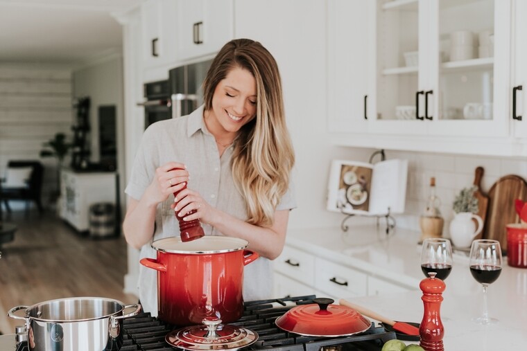 What Is Holistic Nutrition? Approaches and Practice